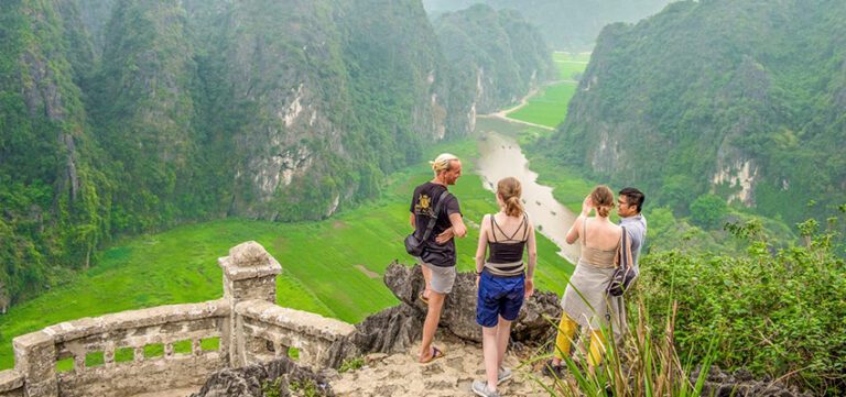mua cave in ninh binh